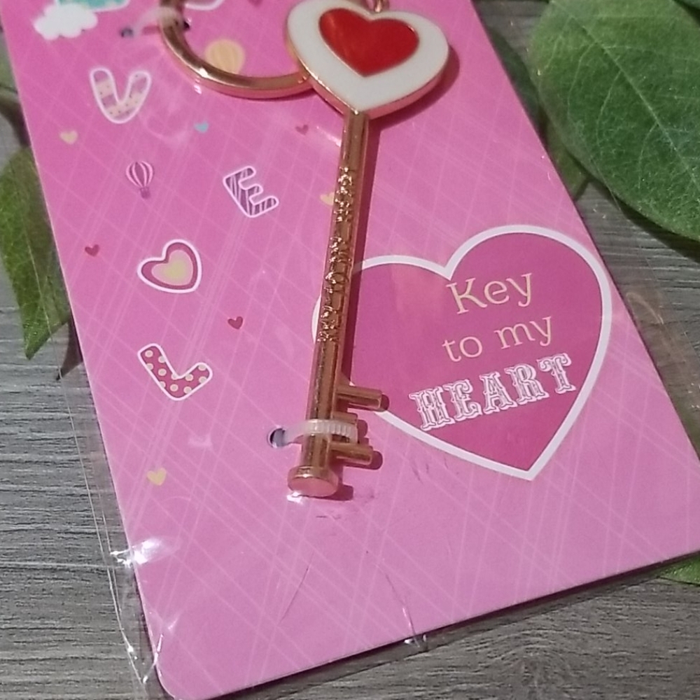 Heart 'KEY' Key Chain - Picture 4 of 6